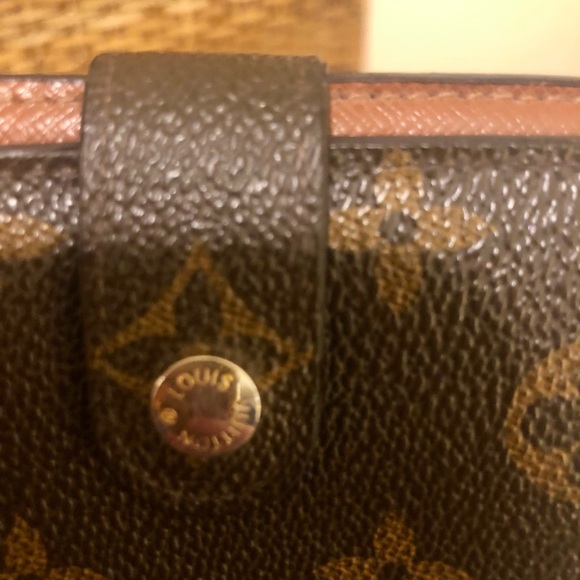 🎉💯 AUTHENTIC LOUIS VUITTON MONOGRAM COMPACT ZIP WALLET! 💯🎊 - Picture 4 of 16
